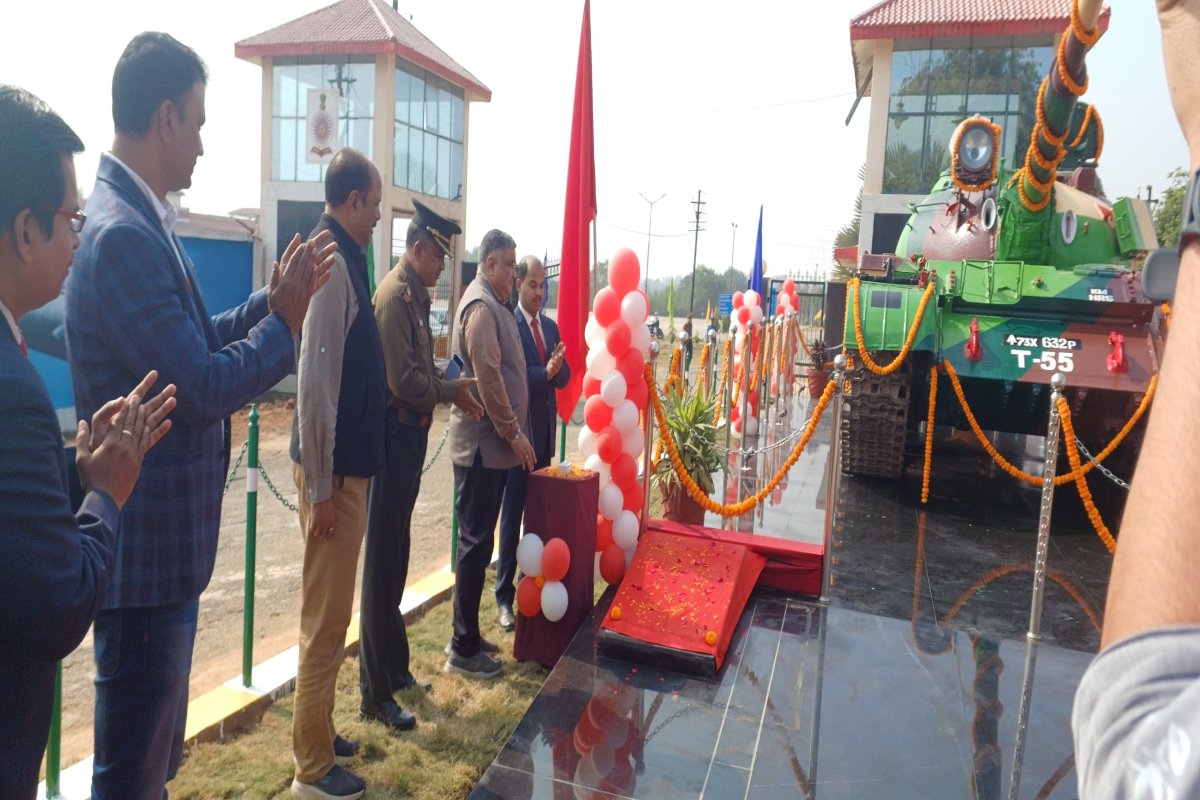 T-55 tank: 1971 के भारत-पाक युद्ध में टी-55 टैंक ने निभाई थी महत्वपूर्ण भूमिका, अब सैनिक स्कूल में हुआ स्थापित