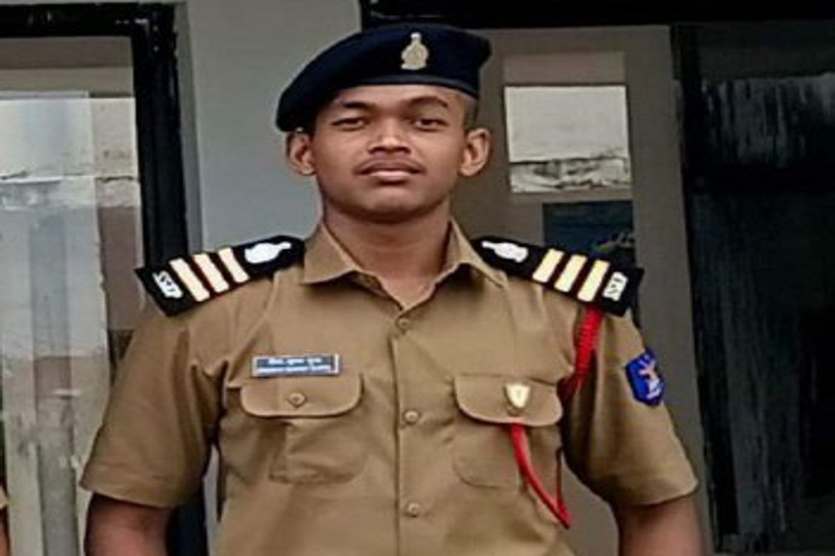 Indian Air Force: इंडियन एयर फोर्स में फ्लाइंग ऑफिसर बना सरगुजा के किसान का बेटा, सैनिक स्कूल अंबिकापुर में की पढ़ाई