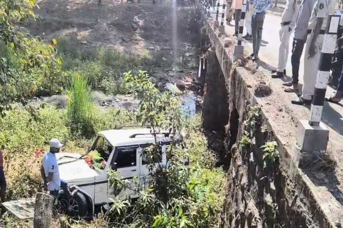 Huge Road Accident: PM मोदी के कार्यक्रम में जा रहे BJP कार्यकर्ता समेत 2 की मौत, पुल से नीचे गिरी तेज रफ्तार बोलेरो, 7 घायल…