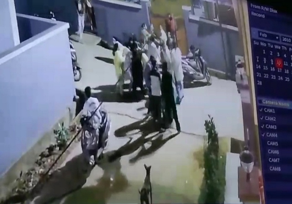 मुझसे बात क्यों नहीं करती… आधी रात सिरफिरे प्रेमी ने जो किया वो शॉकिंग है, देखते रह गए लड़की के परिजन, Video Viral