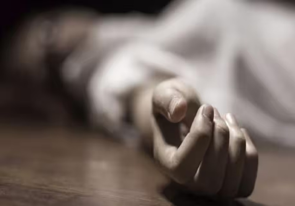 Girl Dead Body Found Half Naked: खेत में अर्धनग्न हालत में मिली युवती की लाश, देख परिजनों की फटी रह गई आंखें, एक दिन पहले ही अपने आशिक के साथ...