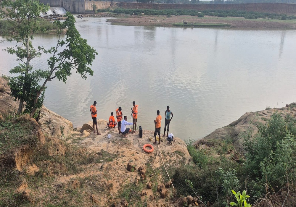Big incident: मोहरा एनीकेट में डूबे एक नाबालिग का शव बरामद, दूसरे की तलाश जारी… दोस्तों के साथ गए थे नहाने