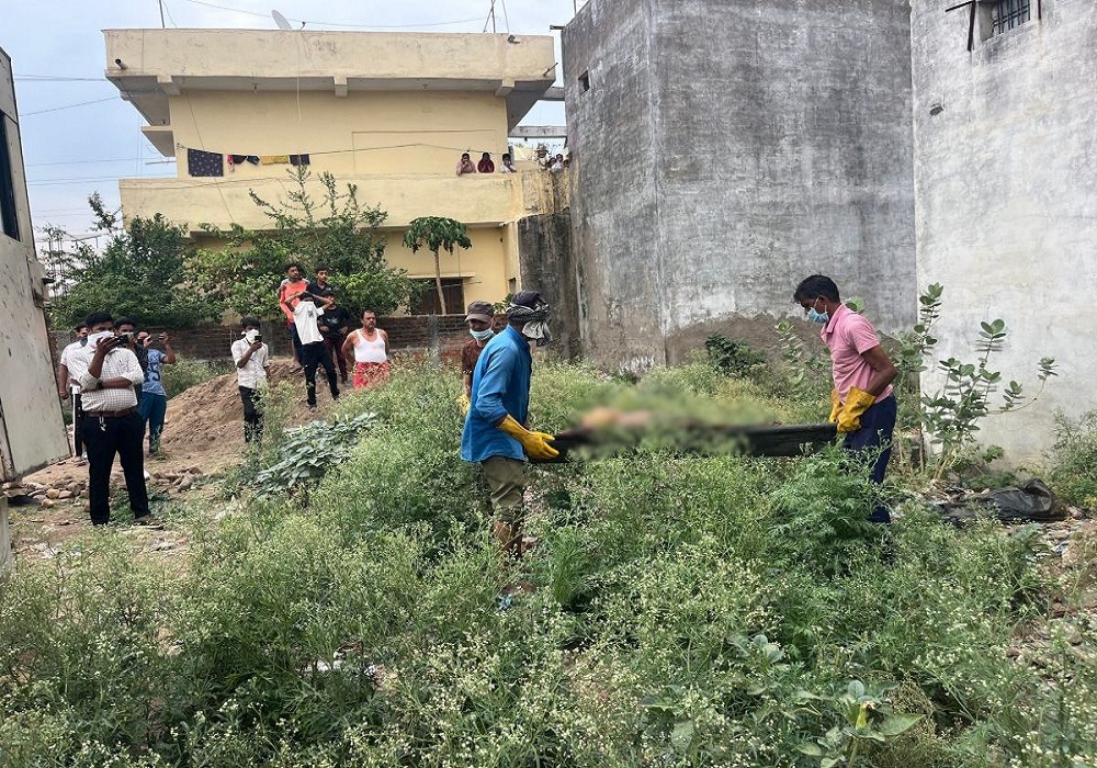 हाथ, पैर, धड़ और सिर सब अलग… शव को टुकड़ों में काटकर झाड़ियों में फेंका, हत्या का ऐसा तरीका देख लोगों की कांप गई रूह