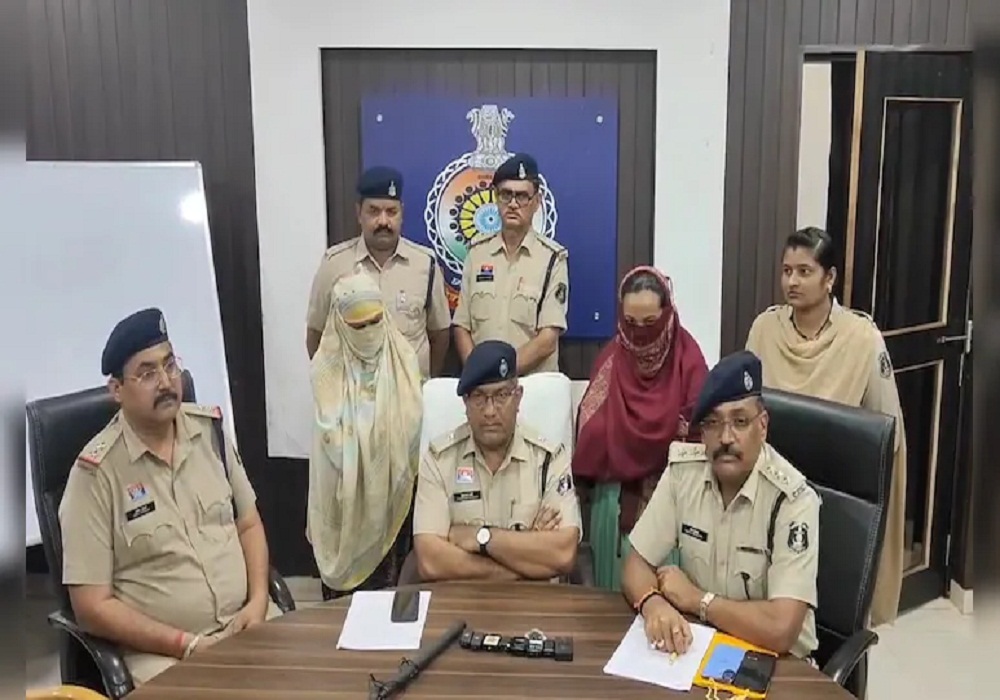 दुर्ग-भिलाई सेक्स रैकेट में 5 गिरफ्तार… फोन से मिले बांग्लादेशी महिलाओं के नंबर, बोलीं - 10 हजार रुपए देकर बार्डर से आते हैं… बड़ा खुलासा