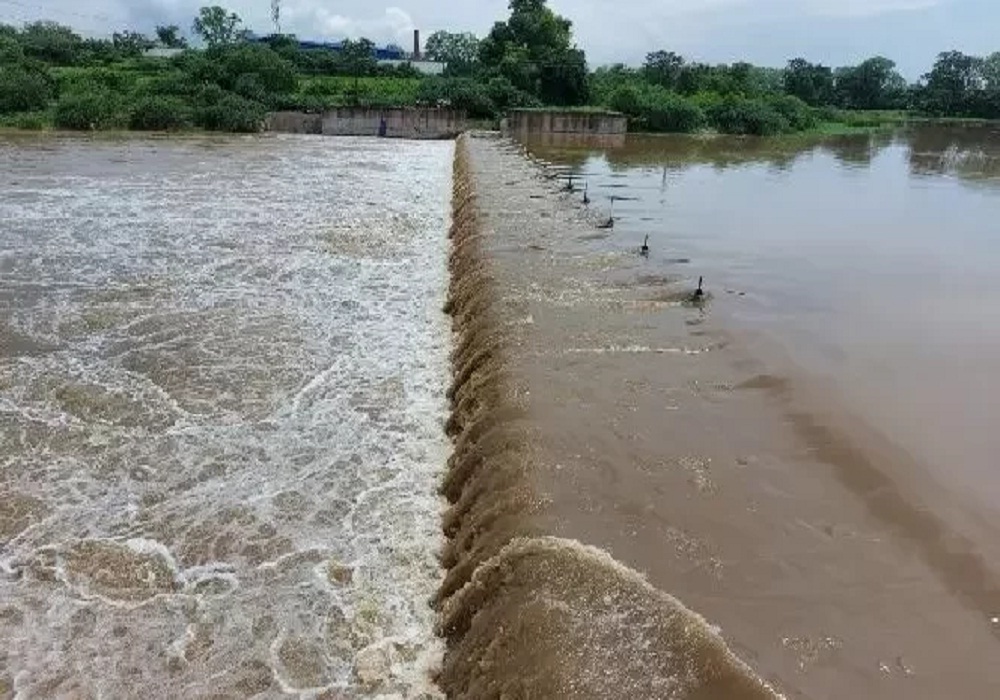 BIG Breaking News: बांध में डूबने से 5 वर्षीय बच्ची की दर्दनाक मौत, भाइयों ने डर से छिपाई घटना, इधर 6 महीने से लापता है पिता…