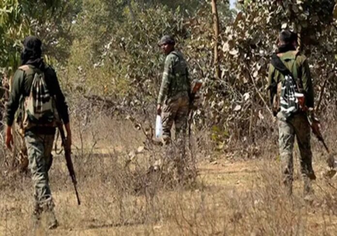 Naxal IED Blast: नक्सलियों ने किया लैंड माइंस ब्लास्ट, चपेट में आने से 3 जवान शहीद, कई पुलिसकर्मी घायल… जारी है फायरिंग