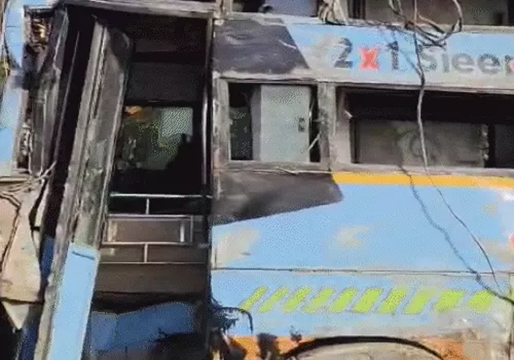 स्लीपर बस पलटने से 3 लोगों की दर्दनाक मौत, 22 से ज्यादा घायल, देखें भीषण हादसे की तस्वीर...