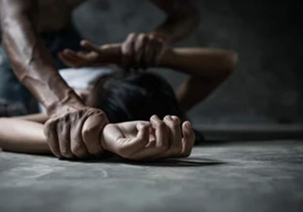 Crime News: बंदूक की नोंक पर बहू से दरिंदगी, पति के सामने ससुर और जेठ ने बुझाई हवस की प्यास, किया गैंगरेप