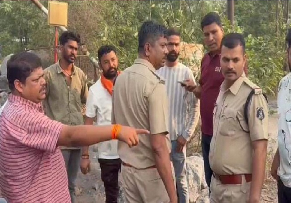 युवक ने गाय के साथ किया घिनौना कृत्य, CCTV फुटेज वायरल होने के बाद भड़के लोग…