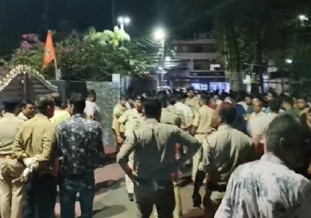 हिंदू युवती हुई गायब… मुस्लिम युवक पर लगा भगा ले जाने का आरोप, थाने में परिजनों ने जमकर किया हंगामा