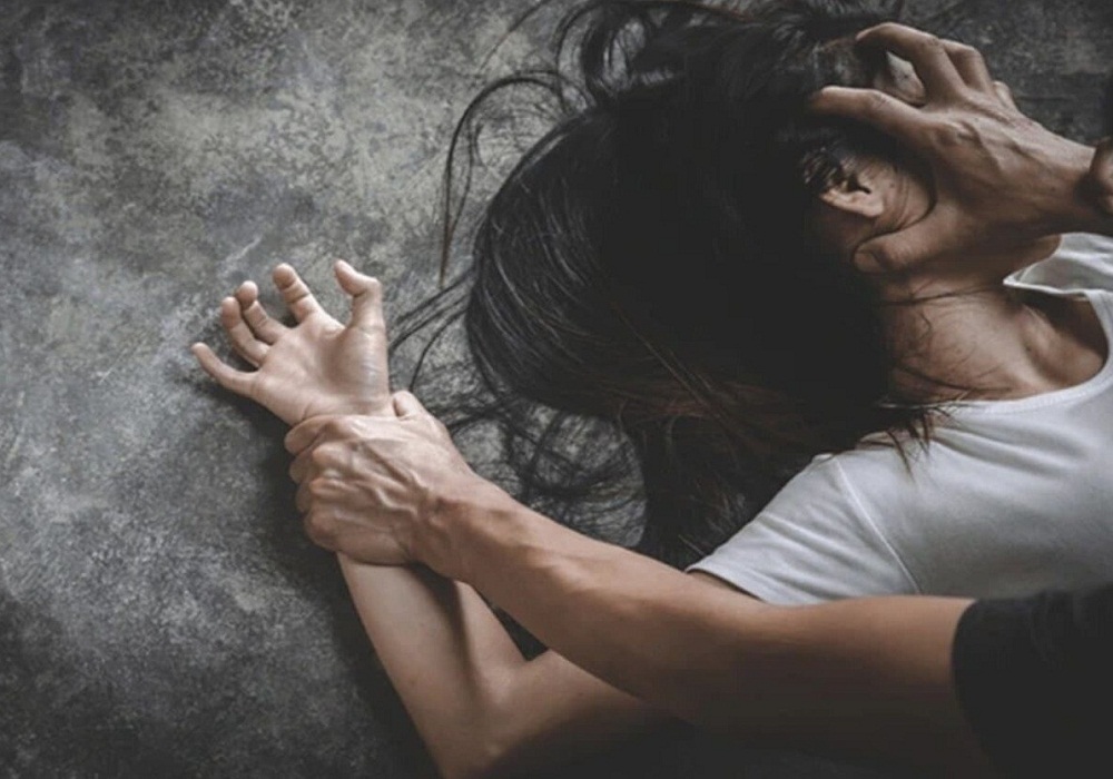 5 ना​बालिग लड़कों की दरिंदगी… छात्रा के साथ प्रिसिंपल के केबिन में बारी-बारी से मिटाई हवस की प्यास, फिर VIDEO बनाकर…