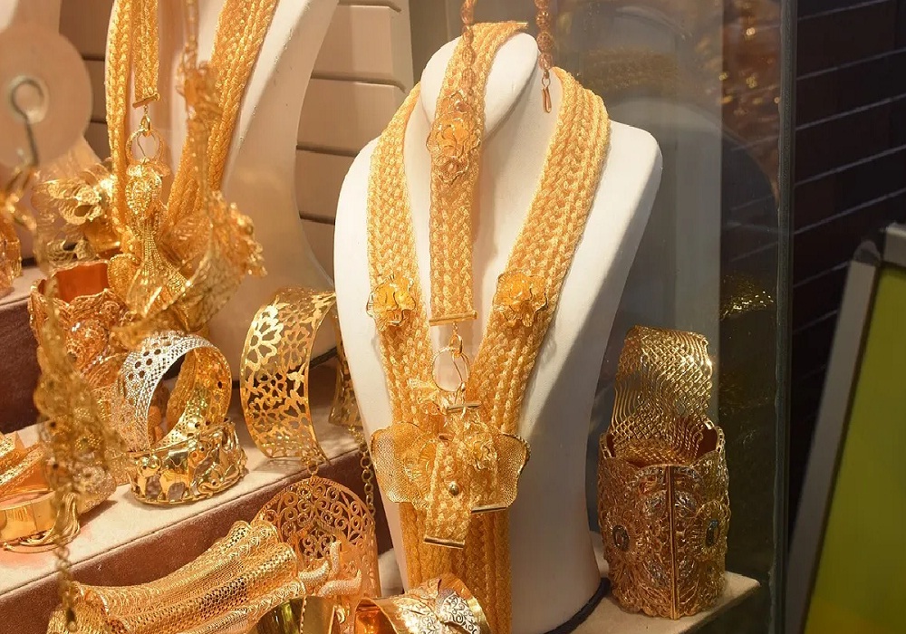 Gold-Silver Price Today: ग्राहकों की बल्ले-बल्ले! सस्ता हुआ सोना, चांदी के भी गिरे भाव, फटाफट जानें नया रेट…