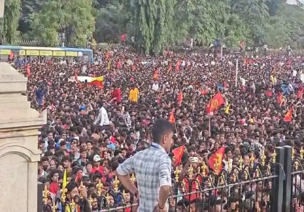 चिन्नास्वामी भगदड़ में 11 लोगों की मौत, 50  अन्य घायल, कई दिग्गज नेताओं ने जताया दुःख... इधर विराट कोहली मानते रहे जश्न

