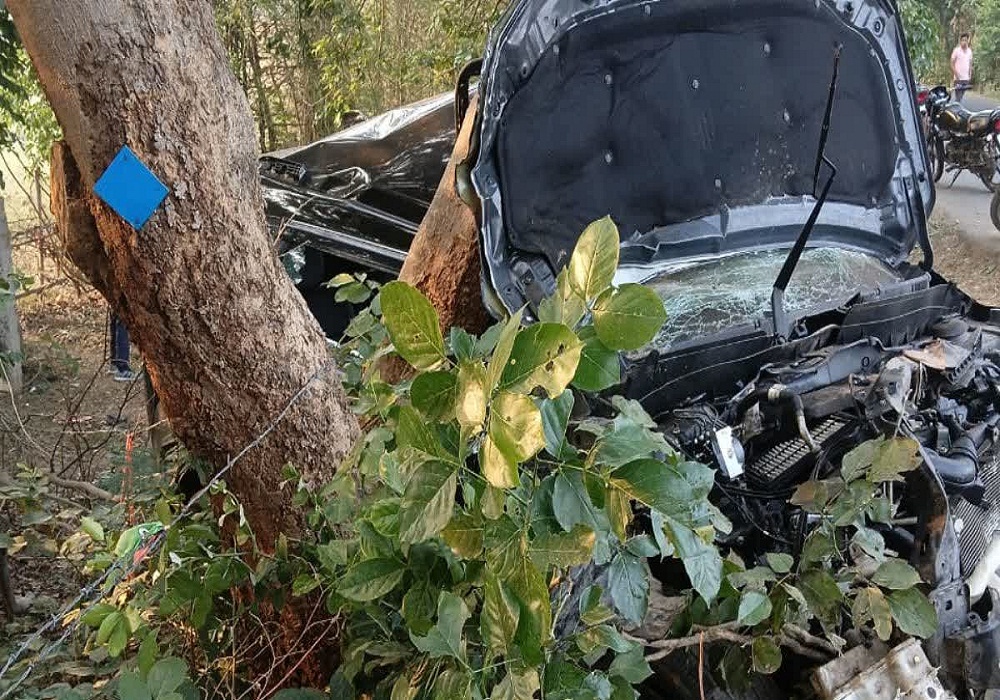 GPM में भीषण हादसा! नशे में धुत कार चालक ने दो बाइक को मारी जोरदार टक्कर, मौके पर ही युवती समेत 4 लोगों की मौत, इधर-उधर पड़े थे शव