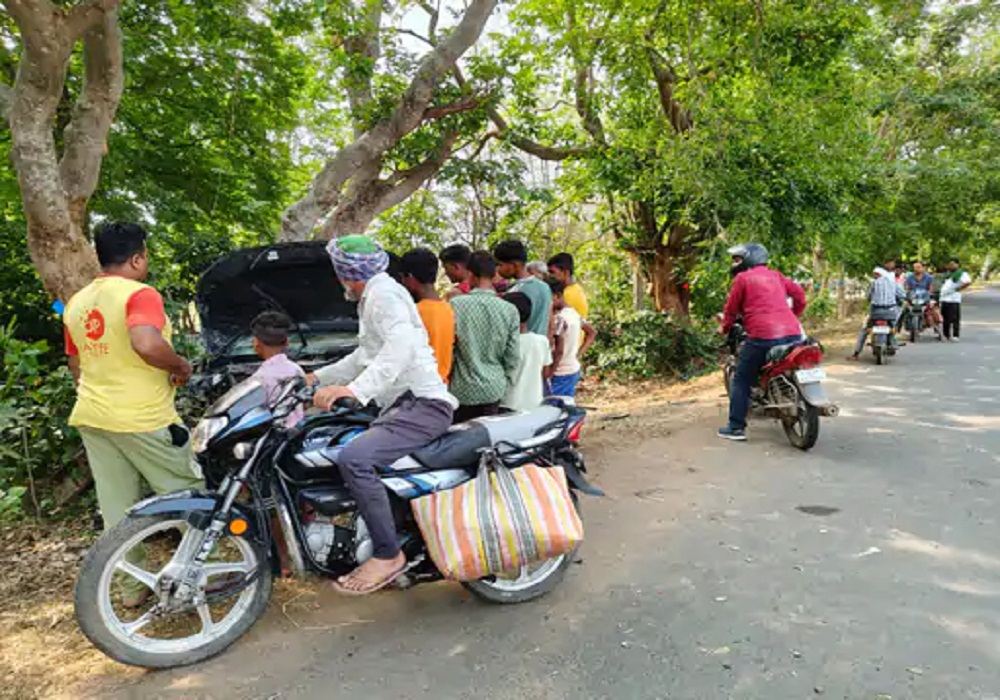 GPM में भीषण हादसा! नशे में धुत कार चालक ने दो बाइक को मारी जोरदार टक्कर, मौके पर ही युवती समेत 4 लोगों की मौत, इधर-उधर पड़े थे शव
