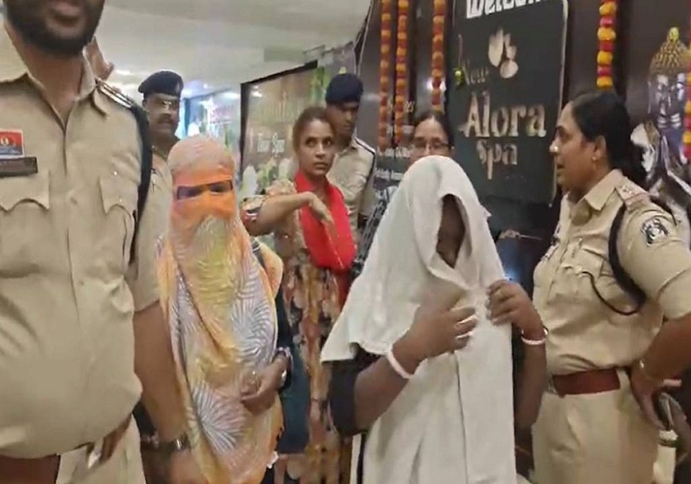 Sex Racket Busted: स्पा सेंटर्स में चल रहा था सेक्स रैकेट, मौके पर पहुंची पुलिस, फिर… इस हाल में 10 महिला और 3 युवक गिरफ्तार