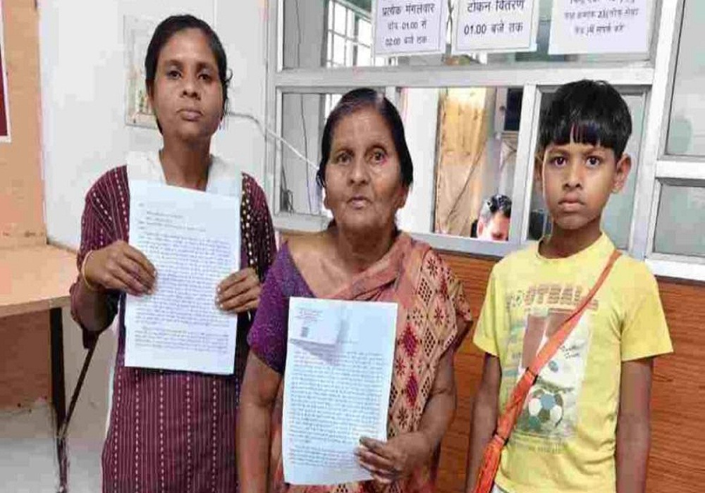 10 जून को CM हाउस के सामने आत्मदाह करने वाली वृद्ध महिला और विकलांग बेटी गायब! पुलिस महकमे में मचा हड़कंप… जानें पूरा मामला?