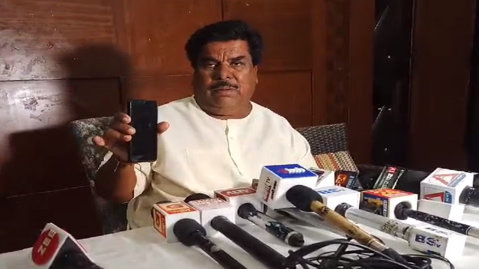 पूर्व MLA ने ऑपरेशन सिंदूर और PM मोदी का उड़ाया मजाक, गाली- गलौज लिखकर सोशल मीडिया में किया पोस्ट, मचा बवाल