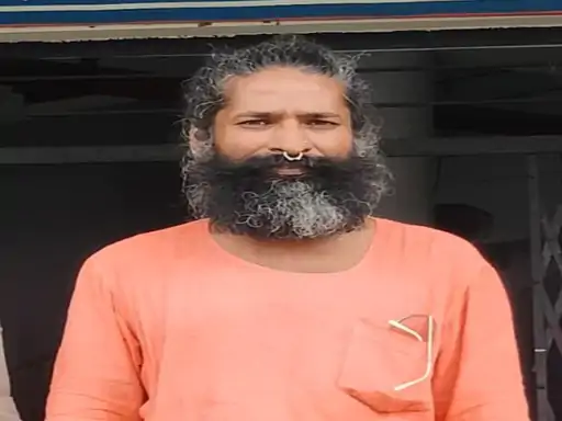 Sex टॉय, इंजेक्शन-वियाग्रा और गांजा के साथ पकड़ाया पाखंडी बाबा… विदेशी लड़कियों के साथ कई VIDEO वायरल, देखकर आप भी रह जाएंगे दंग