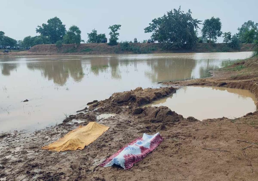 CG Incident News: दर्दनाक हादसा तालाब में डूबने से 2 मासूम भाइयों की मौत, गांव में पसरा मातम