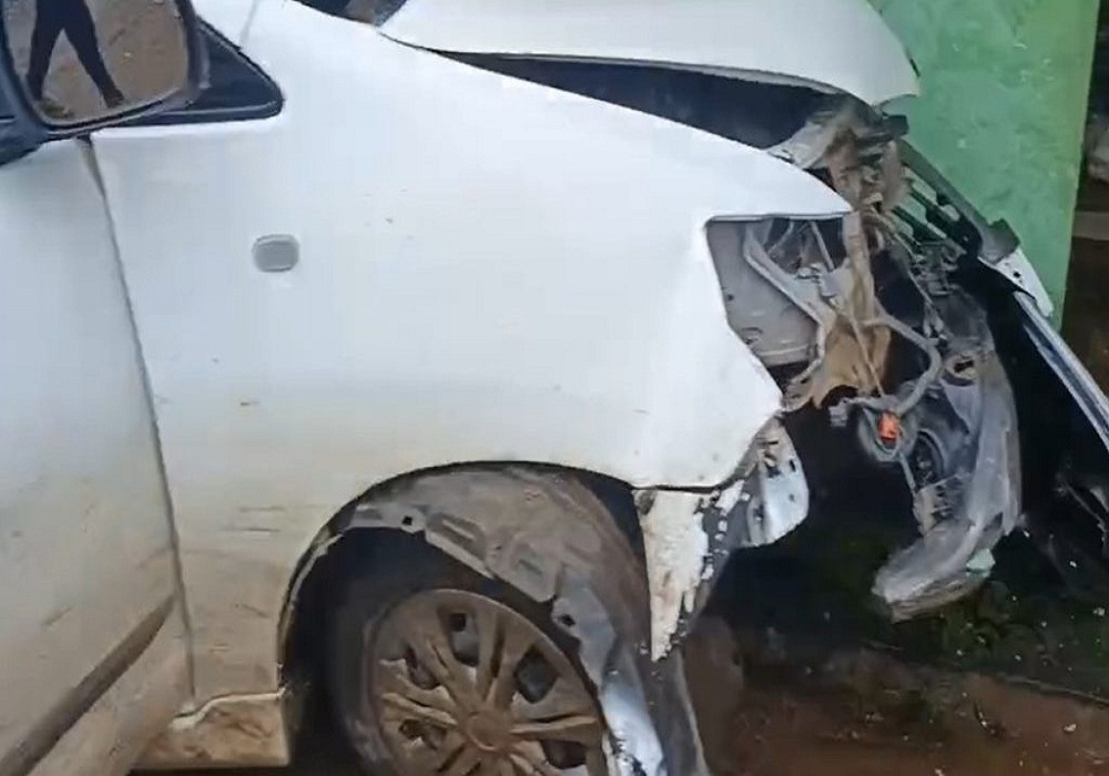 CG Accident: भीषण हादसा! घर में घुसी तेज रफ्तार कार, 2 महिला समेत 4 गंभीर रूप से घायल, गांव में मचा हड़कंप