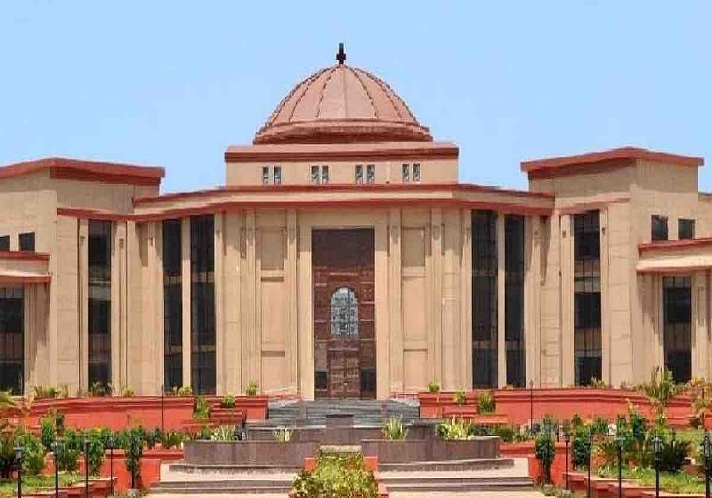 कोर्ट का बड़ा निर्णय… दत्तक पिता को नहीं मिलेगा अविवाहित बेटी की संपत्ति पर अधिकार