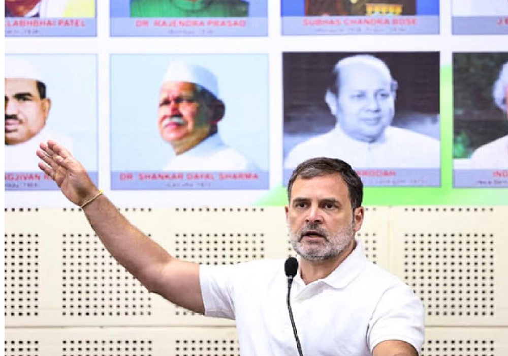 Chhattisgarh Politics: कांग्रेस नेता बीमार घोड़े तो बीजेपी के सभी गधे… राहुल गांधी के ‘लंगड़े घोड़े’ पर मचा सियासी घमासान