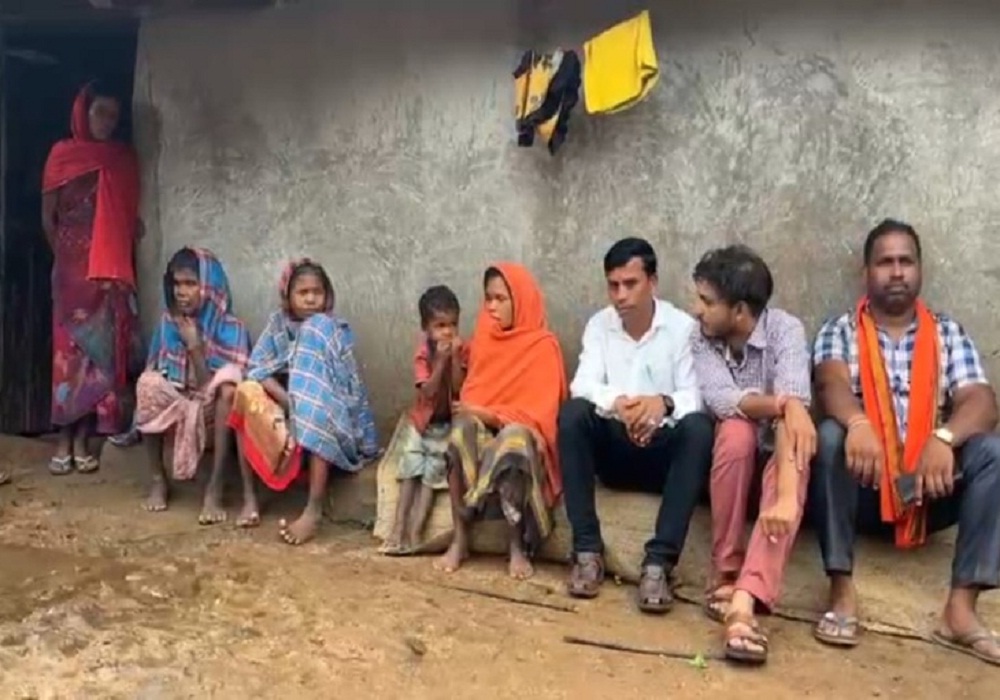 25 घंटे बाद मैनी नदी में मिला महिला का शव, बच्चे समेत 3 की तलाश जारी… मशरूम एकत्रित करने गए थे सभी