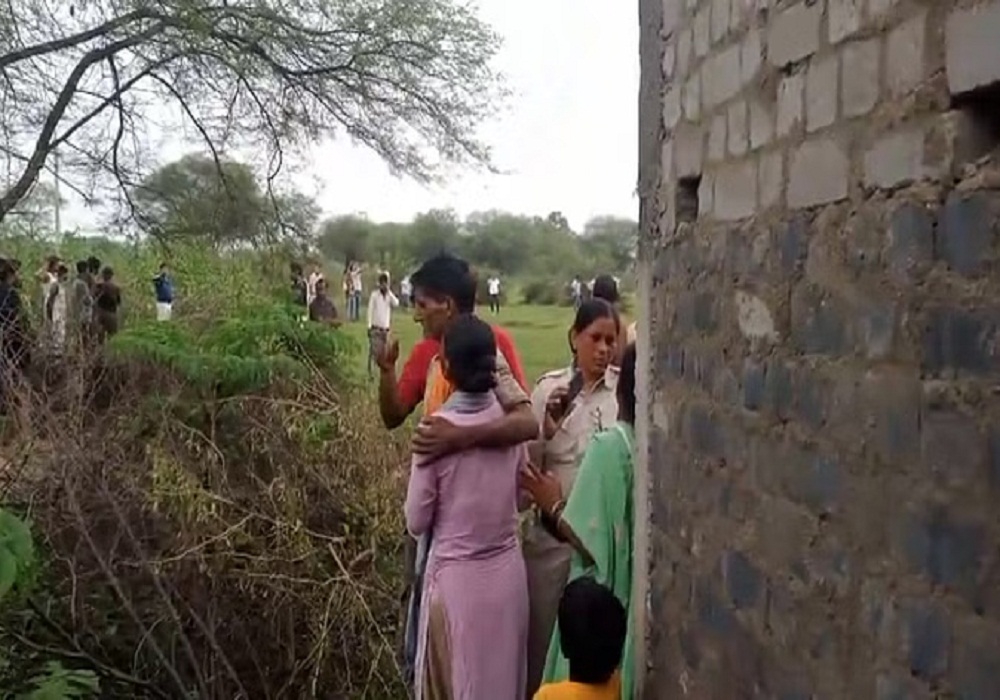 4 माह की मासूम बच्ची का गड्ढे में मिला शव, मां के साथ सोई थी फिर… जांजगीर चांपा में दिल दहलाने वाली वारदात