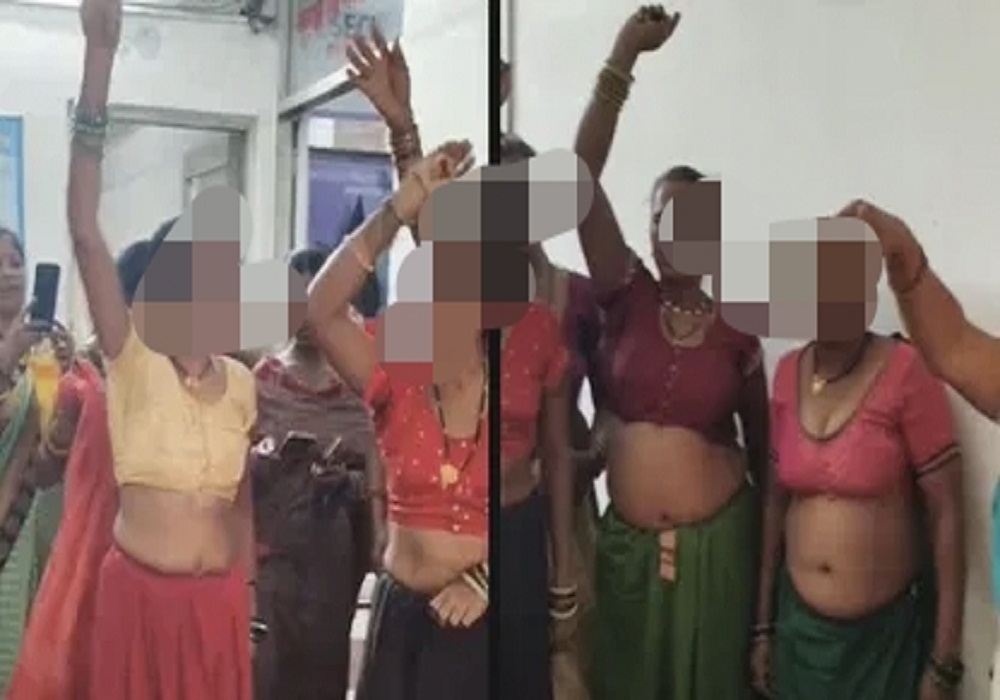 ऐसी क्या मजबूरी… ब्लाउज और पेटीकोट में महिलाओं ने किया प्रदर्शन, इन मांगों को लेकर सीजीएम दफ्तर में दिया धरना