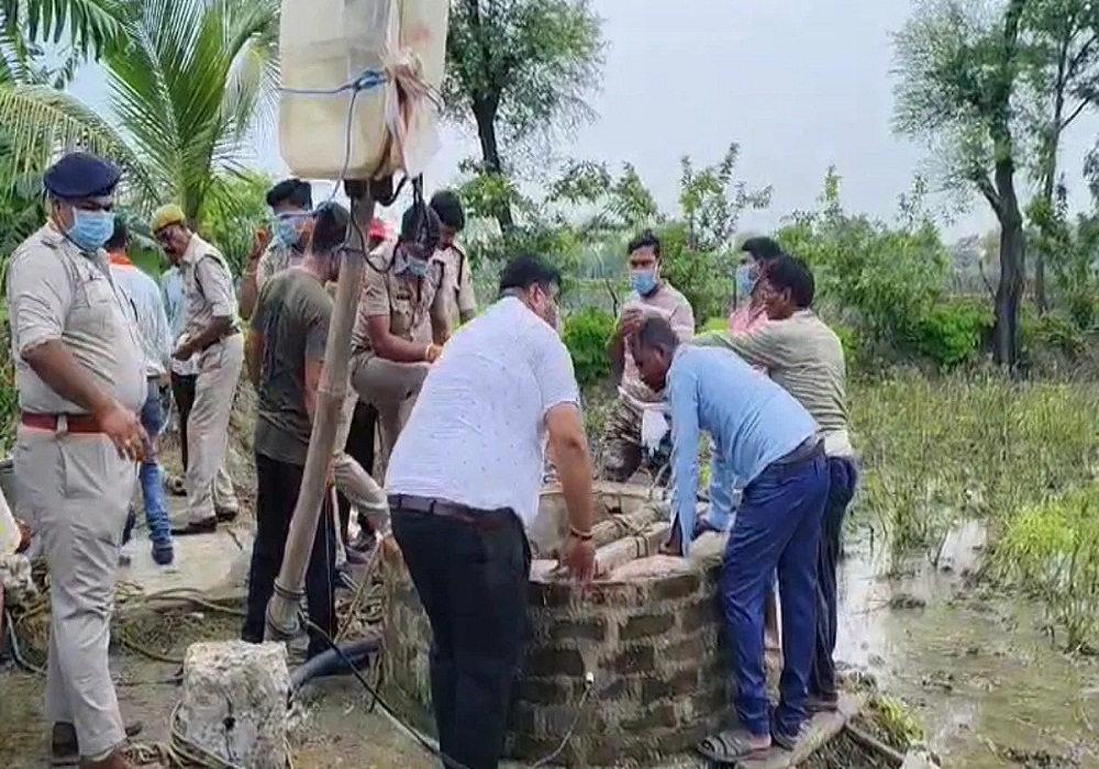 कुएं में उतरे चाचा-भतीजे की दर्दनाक मौत, जहरीली गैस रिसाव होने से हुआ हादसा, गांव में मचा कोहराम