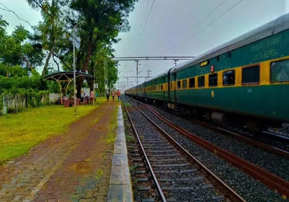 Railway news: अंबिकापुर-रेणुकूट रेलमार्ग से जनता से लेकर सरकार को होंगे ये फायदे, जबकि बरवाडीह रेल लाइन कम लाभकारी, जानें सामने आए पूरे तथ्य