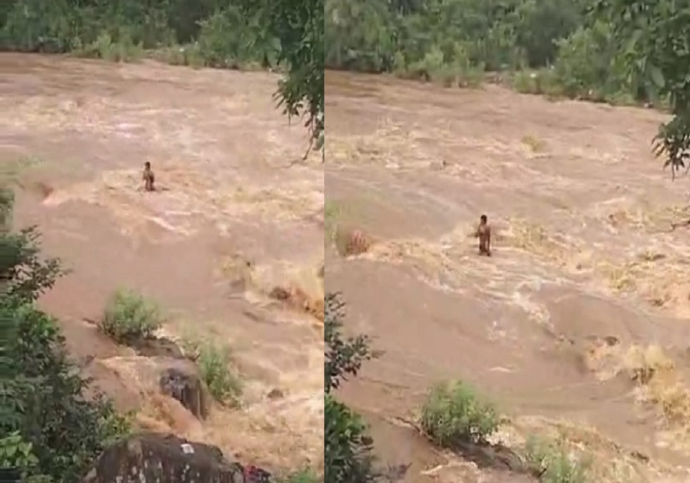 भारी बारिश ने मचाई तबाही! उफनती नदी में डूबने से युवक की मौत, इधर मछली मारने गए 3 बच्चे नदी में घंटों फंसे, देखें Video