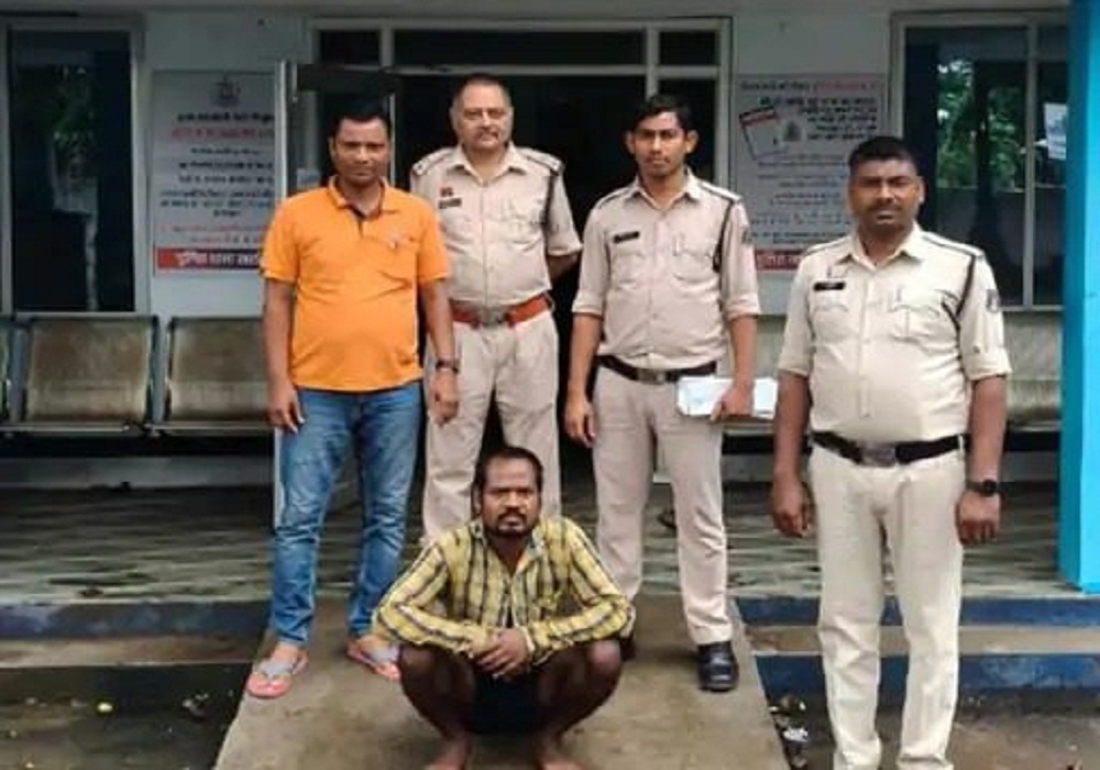 ऐसे भी क्या मौत होती है! हंसी-मजाक ने ली शख्स की जान, छठी कार्यक्रम में युवक ने तलवार से काट दिया गला...
