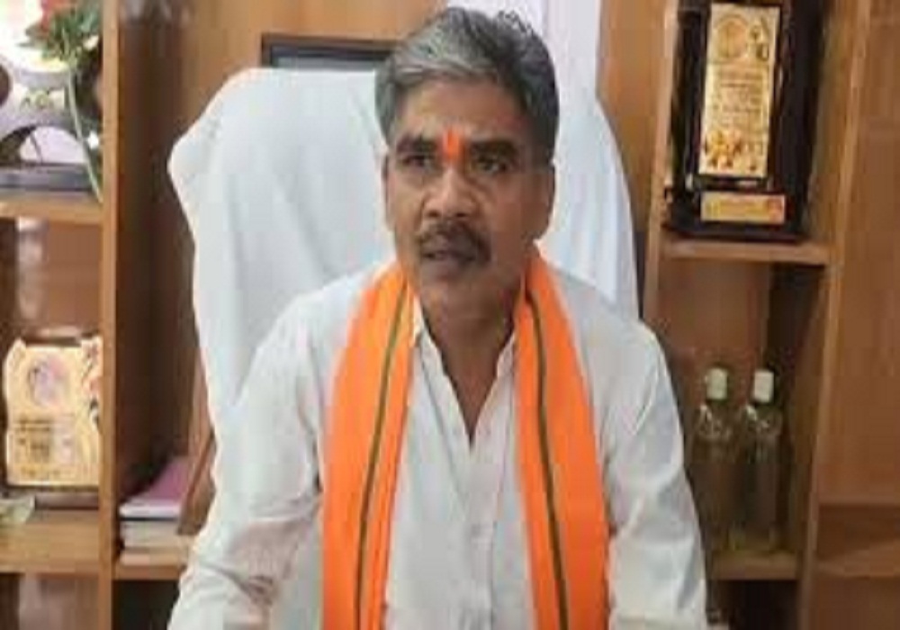 भाई का.. चाचा का.. मामा का.. सबका पैसा ले रहा ईश्वर साहू! बैज ने लगाया स्वेच्छानुदान घोटाले का आरोप, List वायरल