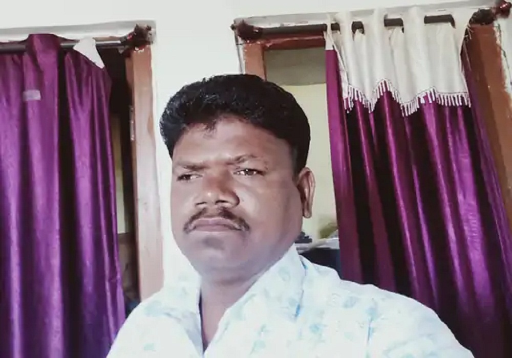 किसे KISS करूं और किसे I LOVE YOU कहूं… प्राचार्य ने महिला टीचर से की छेड़छाड़, दरवाजा बंद कर की अश्लील हरकत, फिर.. मचा हड़कंप
