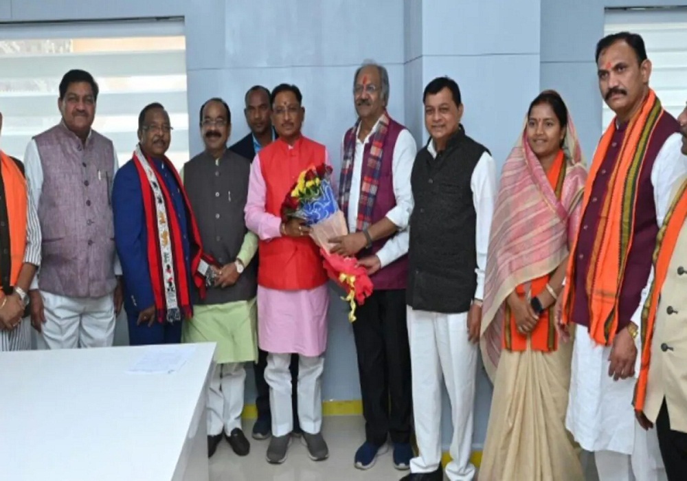 CG Cabinet Expansion: मंत्रिमंडल विस्तार पर बड़ा अपडेट! अब इस दिन शपथ ले सकते हैं नए मंत्री, चमचमाती सफेद फॉर्च्यूनर तैयार! जानिए किसे मिलेगा मौका?
