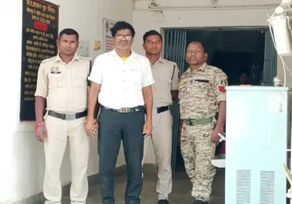 डंडे से पिटाई कर मासूम छात्रा का तोड़ा पैर तोड़ा, कोर्ट ने आरोपी हेडमास्टर को भेजा जेल, DEO ने किया निलंबित