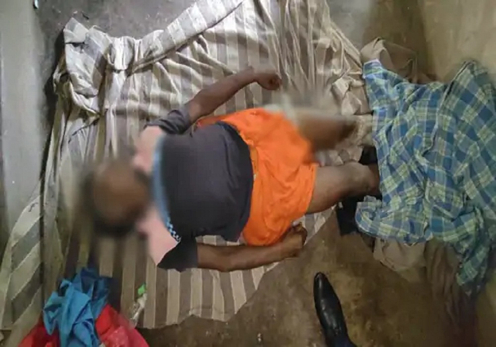 मोबाइल के लिए 5 हजार दो… मना करने पर कलयुगी बेटे ने की पिता की हत्या, खून से लथपथ मिली लाश