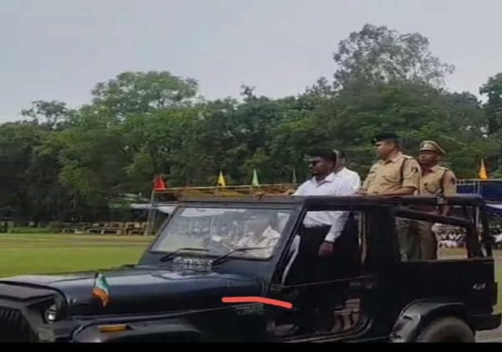 आजादी के पर्व से पहले तिरंगे का अपमान? कोरबा SP की गाड़ी में उल्टा लगा झंडा, तस्वीर देख भड़के लोग
