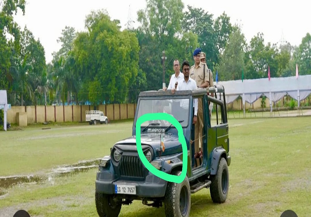 आजादी के पर्व से पहले तिरंगे का अपमान? कोरबा SP की गाड़ी में उल्टा लगा झंडा, तस्वीर देख भड़के लोग