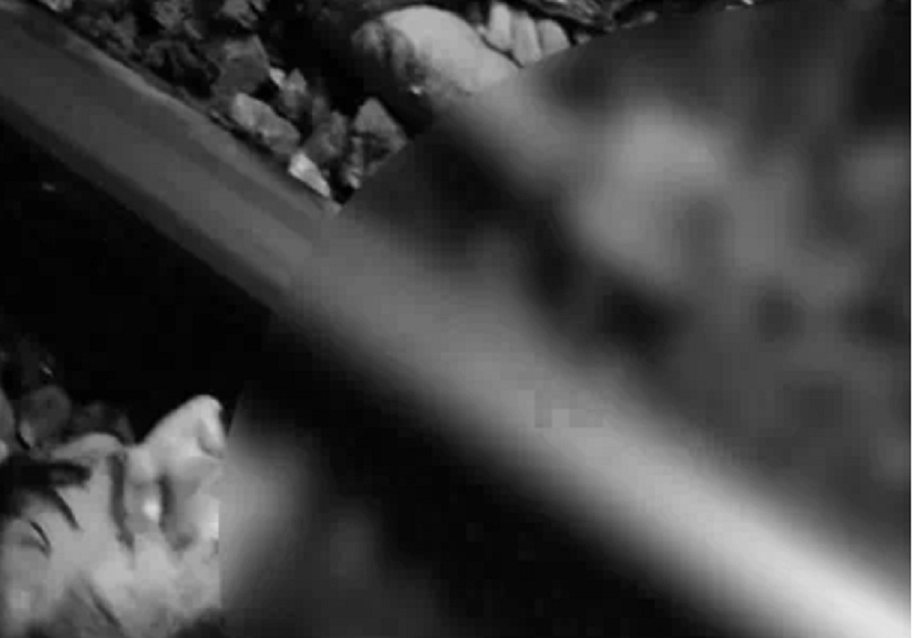 जिससे प्यार किया, उसी ने मुझे रेप केस में फंसा दिया… सुसाइड नोट लिखकर युवक ने की आत्महत्या, 2 टुकड़ों में मिली लाश