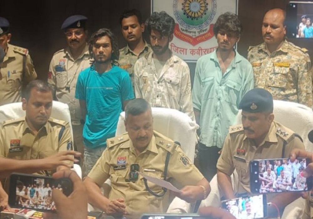 कवर्धा गैंगरेप कांड में 3 आरोपी गिरफ्तार, बॉयफ्रेंड ने 2 दोस्तों संग कार में की थी दरिंदगी… 10 हजार का इनाम की घोषणा भी