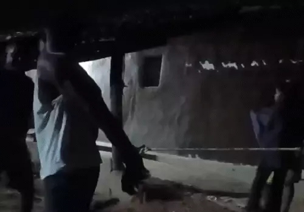 मत मारिए, मत मारिए... GF से मिलने आए युवक को सरपंच परिवार ने बेरहमी से पीटा, कपड़े उतारे, फिर... Video वायरल