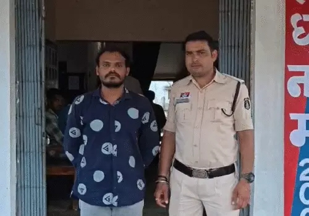 ‘हैलो, मैं पूजा बोल रही हूं'…कहकर ठेकेदार से ठगे 25 लाख, ड्रीम गर्ल-2 देखकर रचा गया था पूरा प्लान, जानकर आप भी रह जाएंगे दंग