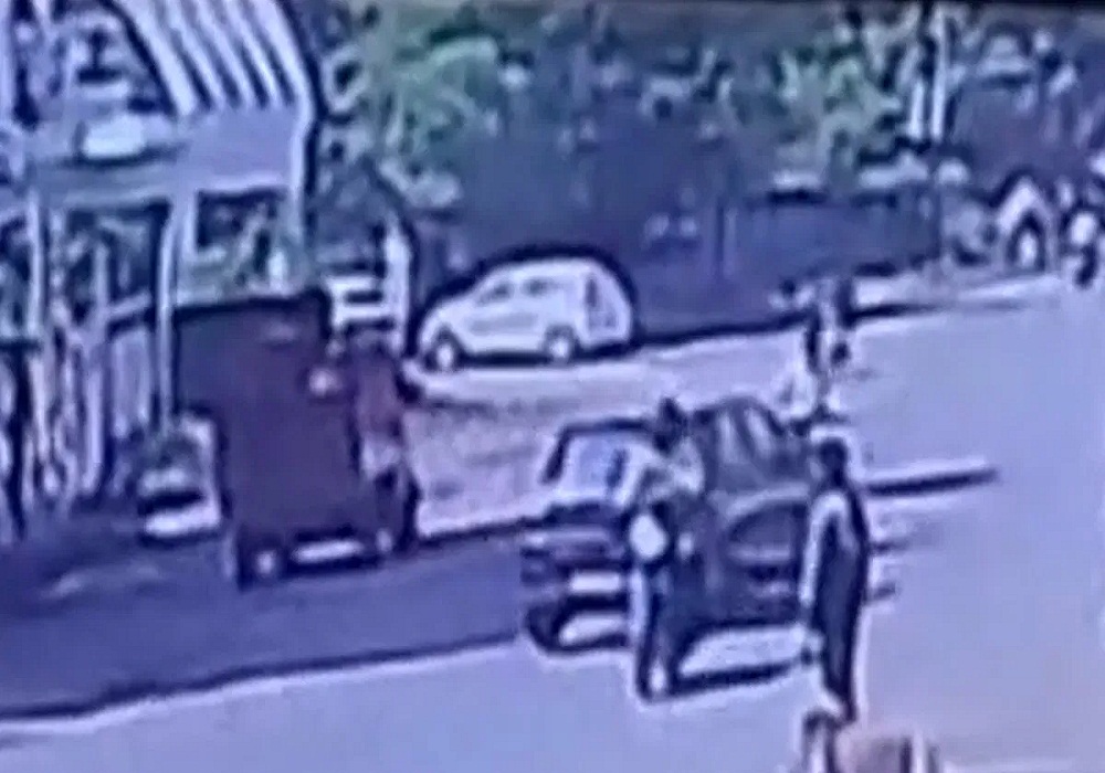 कोरबा में हादसा: तेज रफ्तार कार ने बाइक को मारी भीषण टक्कर, चालक उलछकर सड़क पर गिरा, फिर… VIDEO देखकर कांप जाएगी रूह
