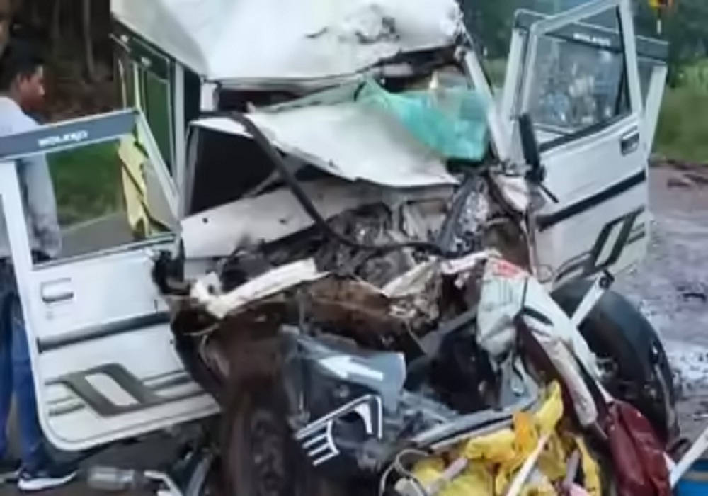 कवर्धा में भीषण सड़क हादसा: बोलेरो और ट्रक की जोरदार टक्कर, 5 लोगों की मौत… सभी कोलकाता के निवासी