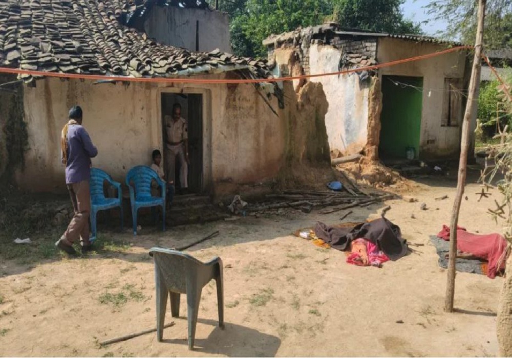 Double Murder: रायगढ़ में डबल मर्डर से सनसनी… घर में सो रहे दंपत्ति की बेरहमी से हत्या, खून से लथपथ मिली लाश