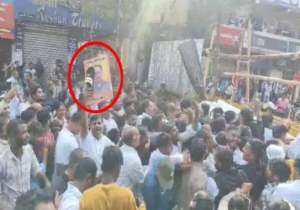 CM poster controversy: CM साय की तस्वीर से अभद्रता… इन कांग्रेस नेताओं पर FIR दर्ज, वायरल Video ने बढ़ाया बवाल