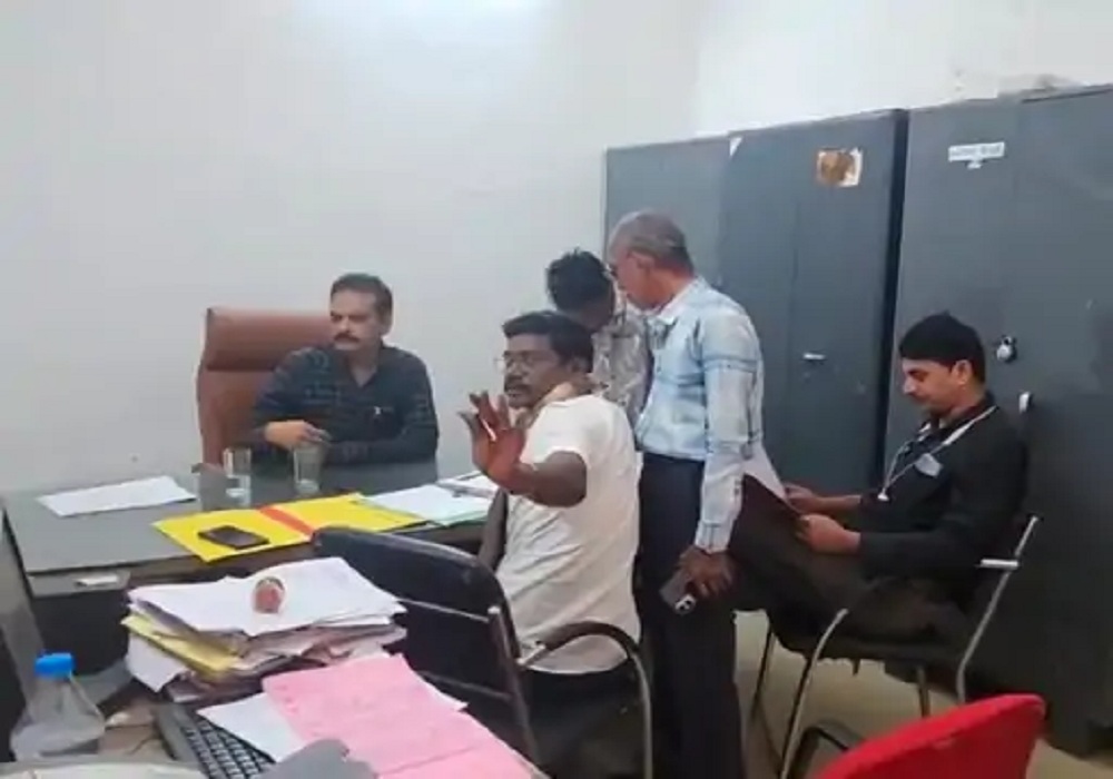 ACB Action: नगर पालिका इंजीनियर 30 हजार की रिश्वत लेते रंगे हाथों गिरफ्तार, ठेकेदार से मांगी थी घूस, मचा हड़कंप